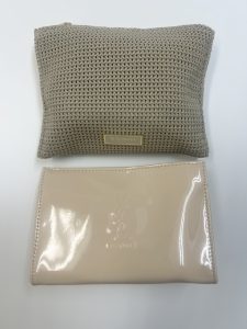 ポーチの中身み～せて